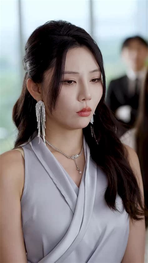 The Love Triangle Chinese Drama with 82 Episodes - MoboReels