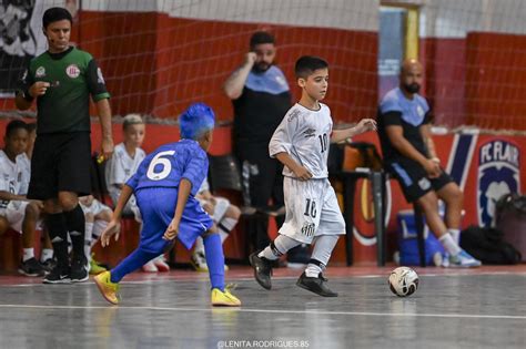Equipe sub-9 de futsal do Santos FC conquista a Copa Expresso/ANE - Santos Futebol Clube