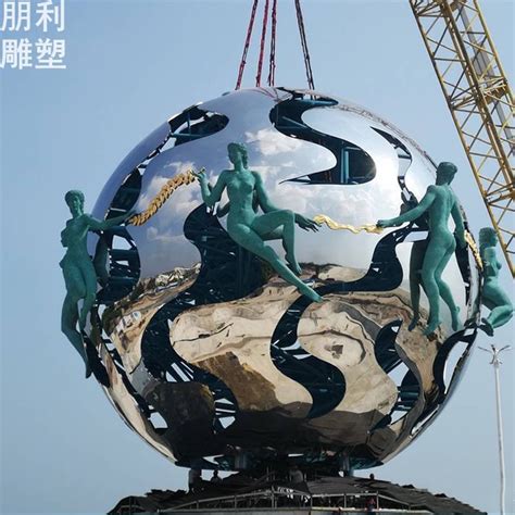 运动地球飞人雕塑供应商 太空人塑像题材 承接腾飞雕塑 - 八方资源网