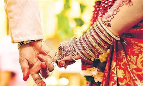 అమానుషం.. కులాంతర పెళ్లి చేశారని.. యువతి కుటుంబాన్ని బహిష్కరించిన కుల ...