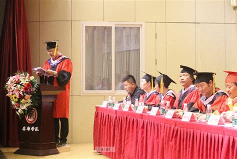 我系举行2015届毕业典礼暨学士学位授予仪式-安康学院·艺术学院