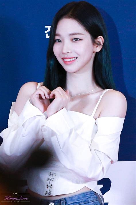 왼쪽이요~를 잘못들어서 열중쉬어한 카리나 ㅋㅋㅋㅋ - 인스티즈(instiz) 이슈 카테고리