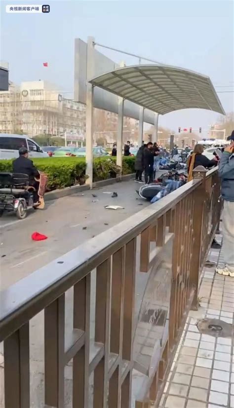 突发！邯郸一汽车冲入非机动车道，致14人受伤，肇事司机已被控制_腾讯新闻