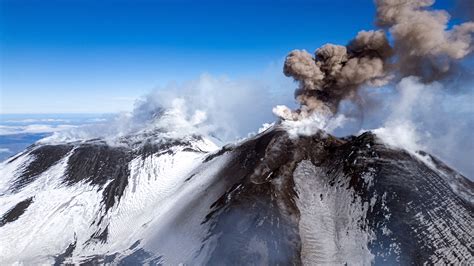 Night-time excursions on Italy's Etna volcano spark safety concerns ...