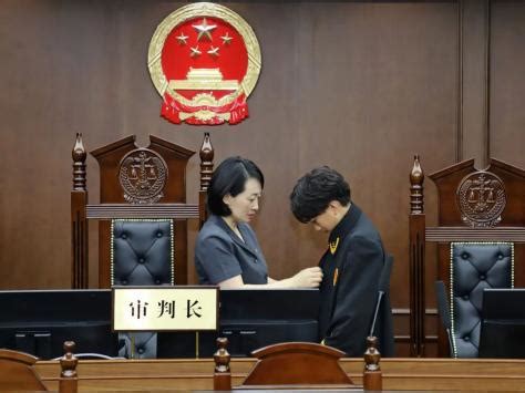 法官语言什么礼物最新素材