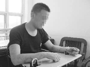 17岁少年为偷钱上网打死奶奶(组图)_资讯_凤凰网