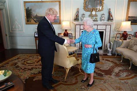 铁打的女王，流水的首相，那些年伊丽莎白女王接见的首相们_英国