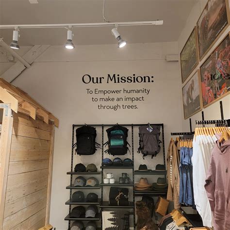 Retail Store Signage Design 的图像结果