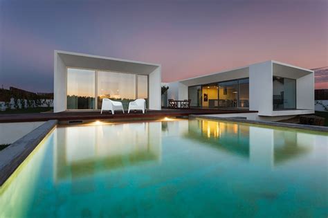 Expensive Pools 的图像结果