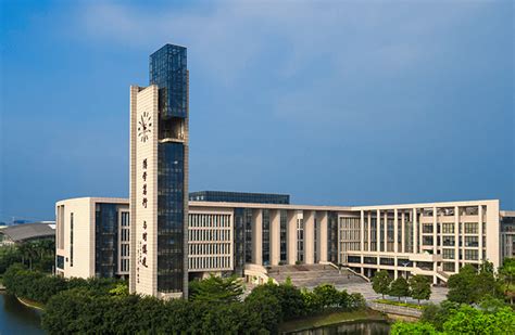 近千高三学生走进我校感受大学生活（图文）-广州大学新闻网