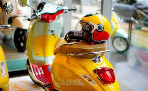 Leaders Honda - Two Wheeler Showroom in Kolkata