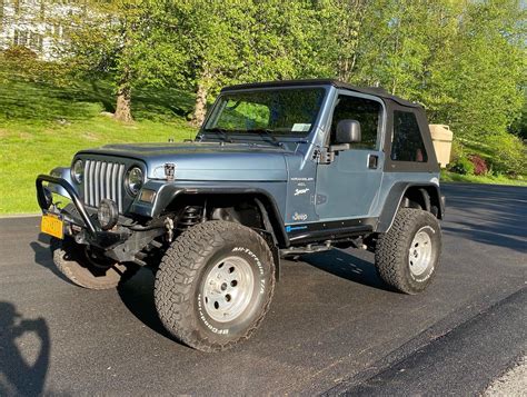 Rock Hard 4X4 Rocker Sliders with Tubing for 97-06 Jeep Wrangler TJ | Quadratec