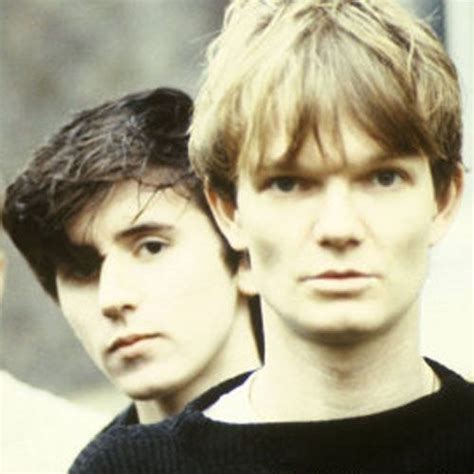 SHINE ON (EN ESPAÑOL) - The House Of Love - LETRAS.COM