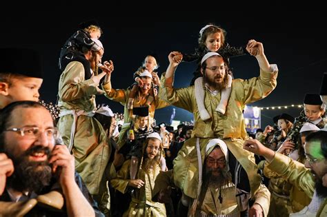 Des dizaines de milliers de personnes ont fêté Lag BaOmer à Meron ...