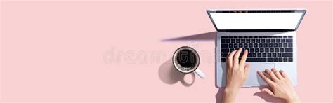 Person Using Laptop Computer 的图像结果