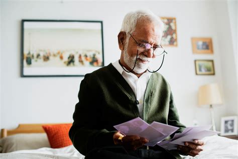 Why can I hear my heartbeat in my ear? Causes and remedies