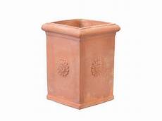 vasi in cotto toscano vase pylone avec rosace toscane vasi in cotto toscano vase pylone avec rosace toscane