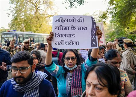 Unnao rape case: Protest outside Delhi High Court against suspension of ...