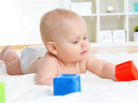 一个月大的宝宝一般多重 一个月大的宝宝每天每顿吃多少奶-趣丁网