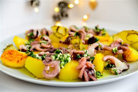 Салат из осьминога с картофелем — Средиземноморская классика ...