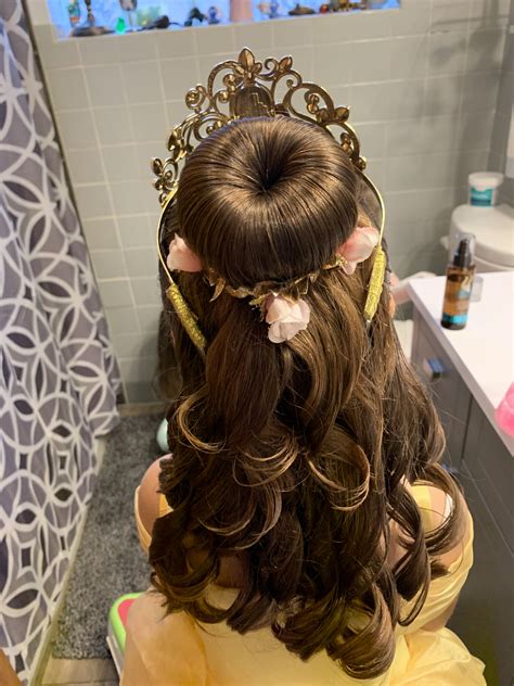 Pin by Musaeva Tatiana on festa pattinaggio | Belle hairstyle, Princess ...