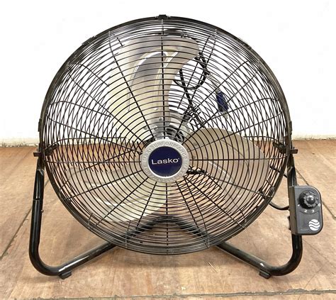 Lot - Lasko Floor Shop Fan