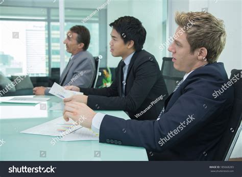 Business People Meeting Room 的图像结果