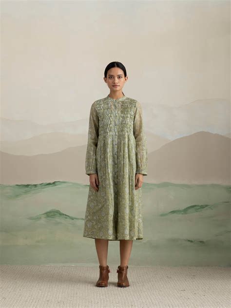 Green Pine Smock Midi Dress: Shop Breezy Winter Dresses