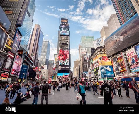 Times square hi-res stock photography and images - Alamy