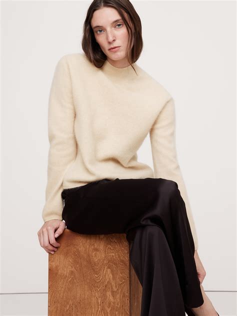 Brushed Cashmere Mock-Neck Sweater | Banana Republic