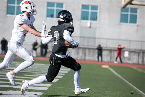 Harrisburg defeats Wilson in D3 6A football semi-final - pennlive.com