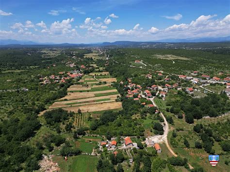 Sveta misa ispod postavljenog križa na brdu Ćasak u Blizancima ...