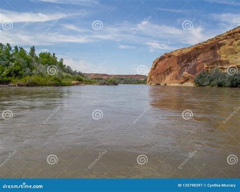San Juan River Cliffs in Utah Stock Image - Image of water, camp: 135798397