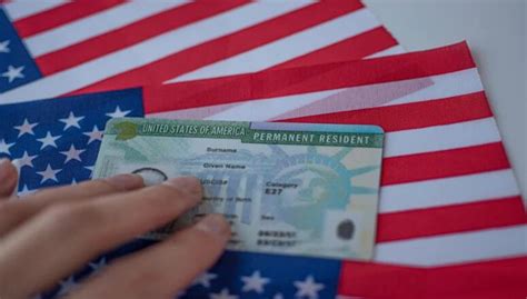 美國新版綠卡、工卡下月起正式使用，看看它究竟長啥樣？ - 每日頭條