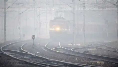 Fog blankets Delhi, Train schedules Disrupted