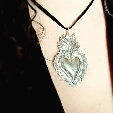 SACRED HEART PENDANT SILVER - Tradition Now