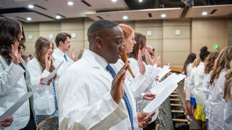 Physician Assistant Class of 2025 Dons White Coats | UAMS News