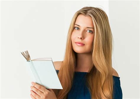 Rezultat imagine pentru Library Woman Wikimedia