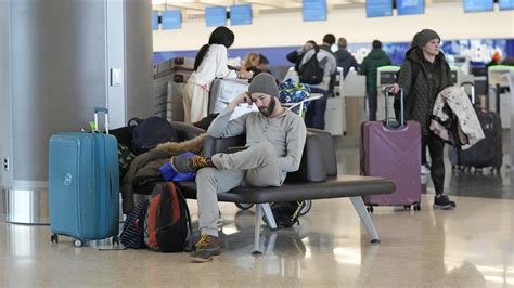 受冬季风暴影响 美国上千架次航班被取消 | Redian News