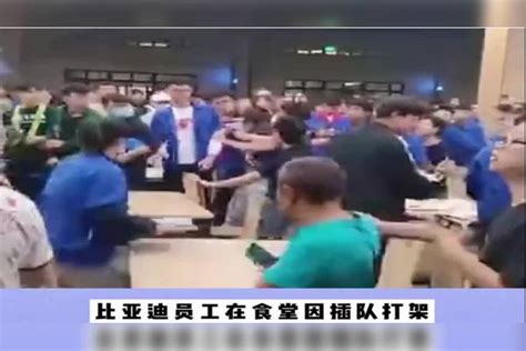 实拍工地工人打架场景，直接拿着铁锹招呼，看着太吓人【陈半仙儿】