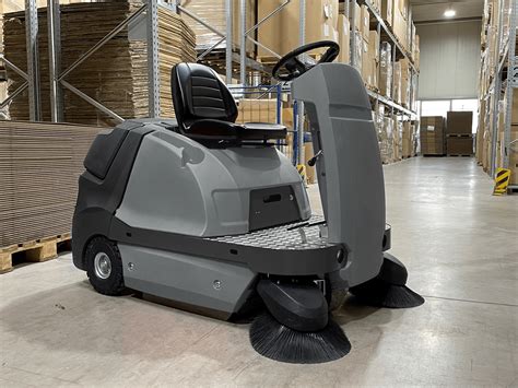 Ride-On Vacuum Sweepers - TF115 Industrial Floor Sweeper