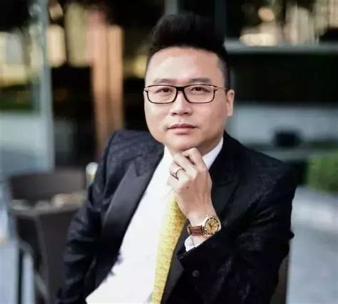 这个温州老板20岁独自闯深圳，开出3000多家店！