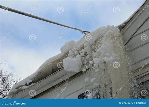 Raking the Snow Off of a Roof Stock Image - Image of rakes, rake: 37578275