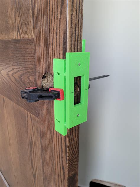 Came up with another 3d printed jig. This one is a self centering ...