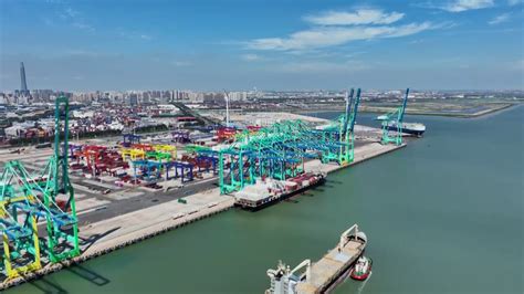 运营全程零碳排放，全球首个“智慧零碳”码头在天津港投运_京报网