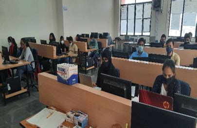 Charusat University Computer Lab 的图像结果
