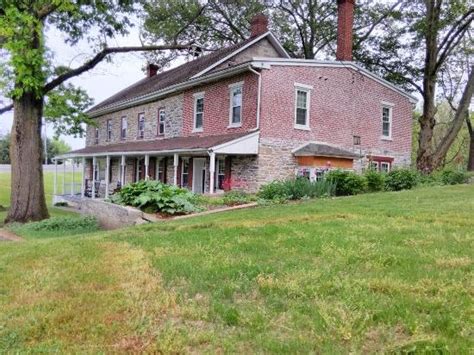 THE AVENUE GUESTHOUSE AND GALLERY (FORMERLY FORGOTTEN SEASONS BED ...