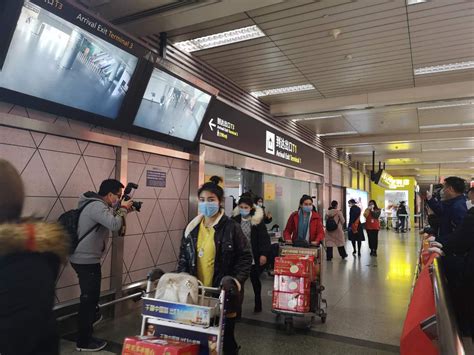 3天行程缩短至5小时 新疆阿克苏首个复工包机飞抵浙江杭州 - 手机新蓝网