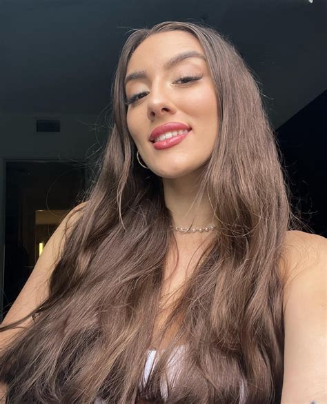 I wonder if you like this selfie : r/Selfie_Heaven