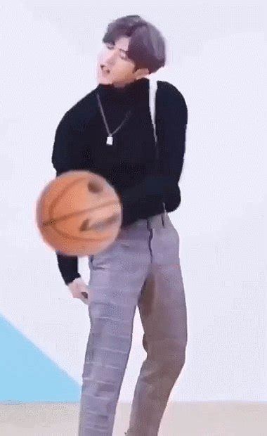 手绘蔡徐坤打篮球动图 - 趣表情,一个充满欢乐的表情包乐园